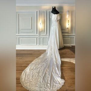 Wedding Dress Satin Lace Pearls Sequin Long 60in Train Optional Bow & Sleeves M